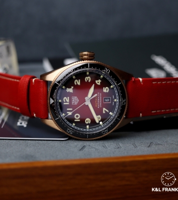 Đồng hồ Tag Heuer Autavia Bronze Red Dial 