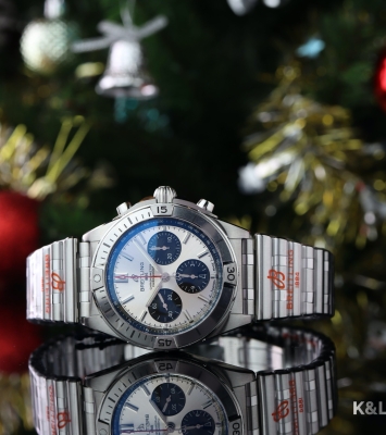 Đồng hồ Breitling Chronomat B-01 Silver Dial