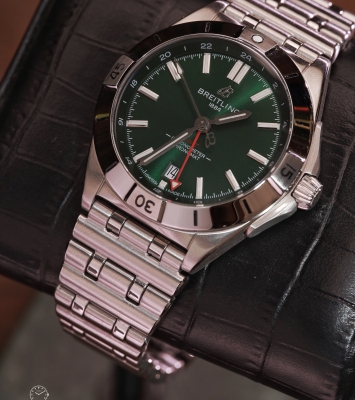 Đồng hồ Breitling Chronomat GMT Green Dial