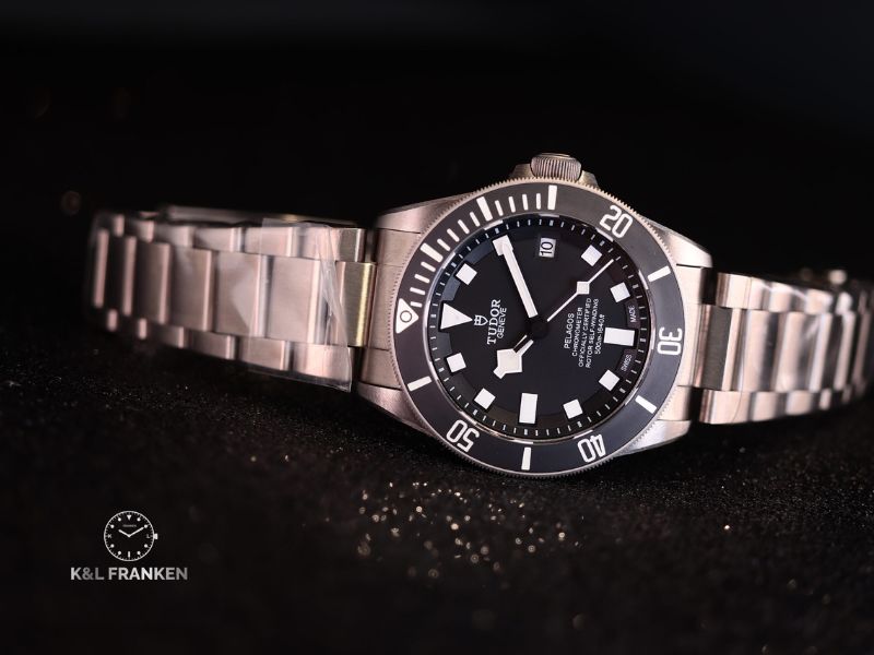 Tudor Pelagos là đồng hồ lặn chuyên dụng